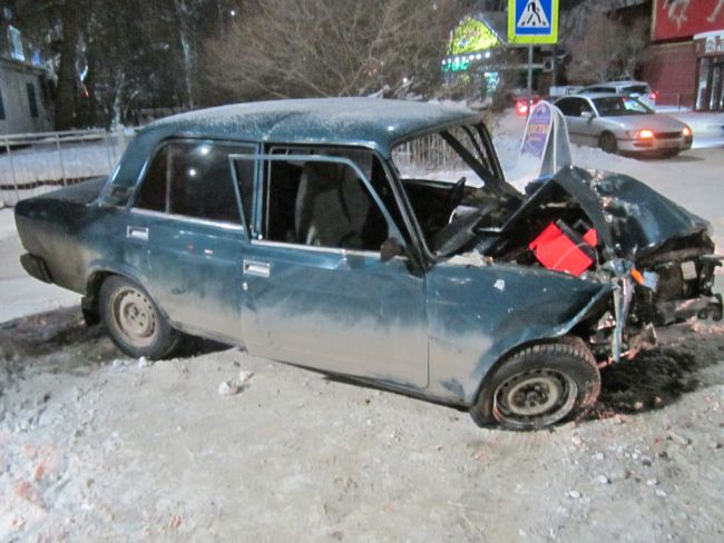 Ухта На перекрестке ул. 30 лет Октября и ул. Бушуева столкнулись Skoda Octavia и ВАЗ–2107